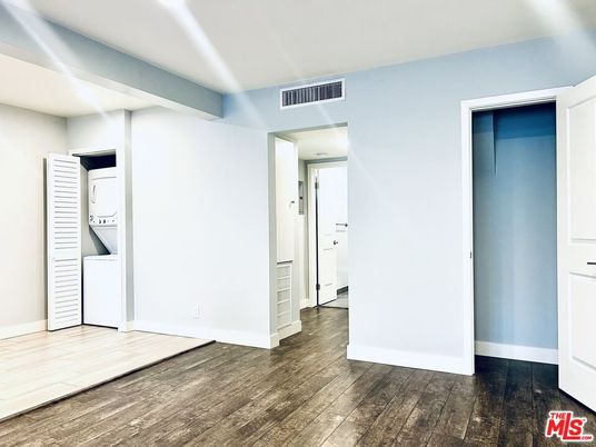 Interior, Utility Closets, Washer, Wood Texture Flooring