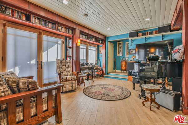 Interior, Piano, Recessed Lighting, Wood Texture Flooring