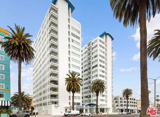 Exterior, Facade, Condo Building