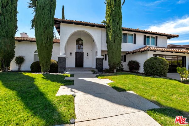 Backyard, Exterior, Facade, Spanish Mediterranean