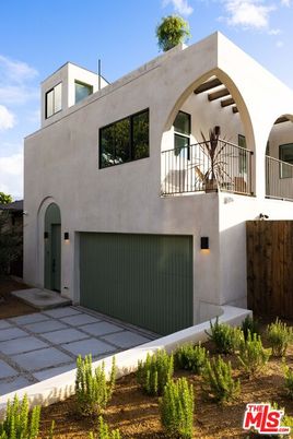 Attached, Exterior, Facade, Modern