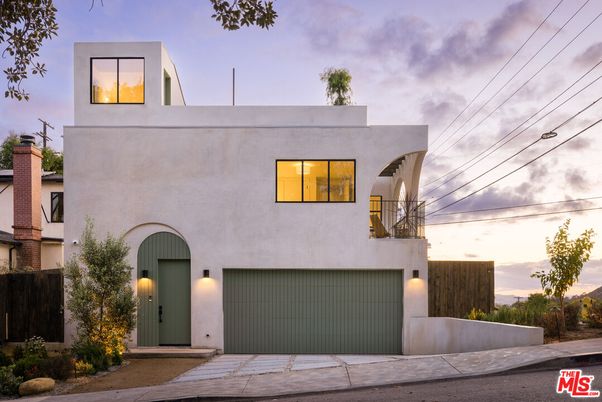 Attached, Exterior, Facade, Modern