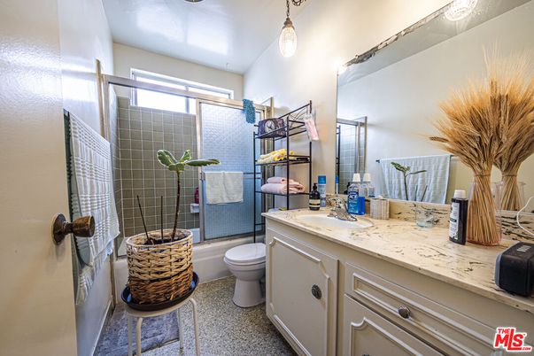 Bathroom, Interior, Pendant Lights
