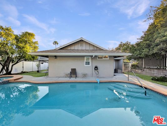 Exterior, Pool