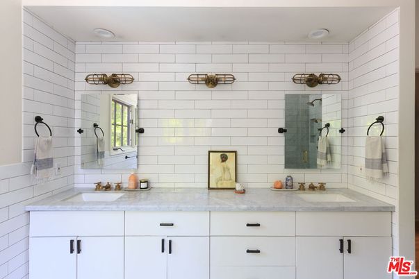 Bathroom, Dual Sink Vanities, Interior