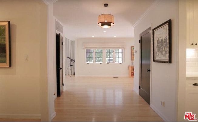 Interior, Pendant Lights, Recessed Lighting, Wood Texture Flooring