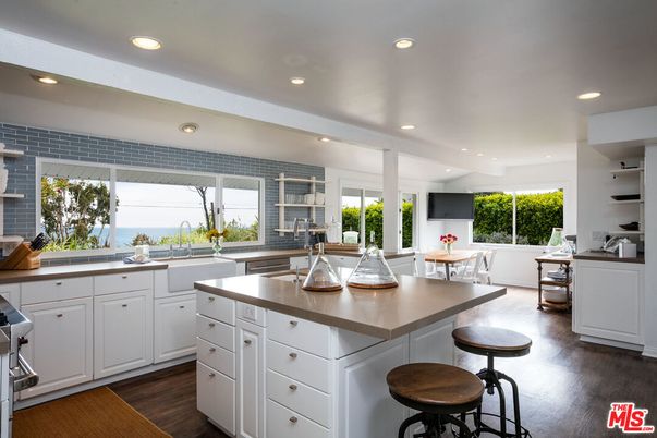 Dining room, Interior, Kitchen, Recessed Lighting, Water, Wood Texture Flooring