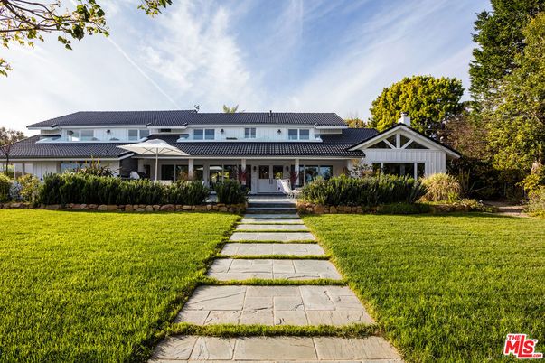 Backyard, Exterior, Facade, Mediterranean