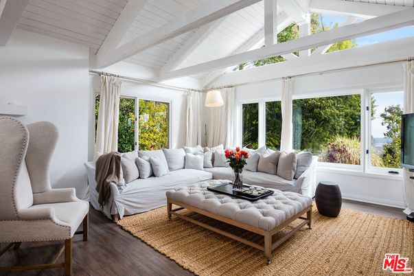 Interior, Living room, Pendant Lights, Wood Texture Flooring