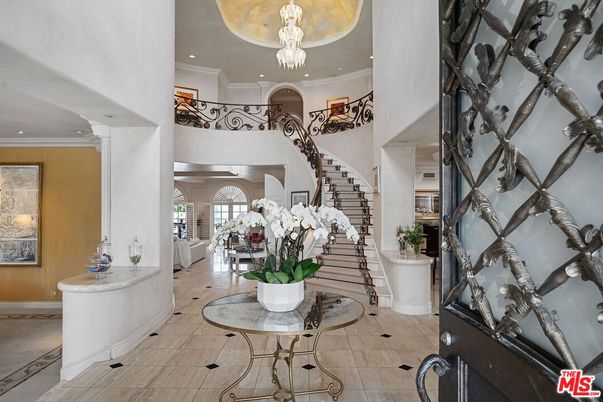 Chandelier, Interior, Recessed Lighting