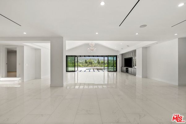 Chandelier, Empty room, Interior, Marble, Recessed Lighting