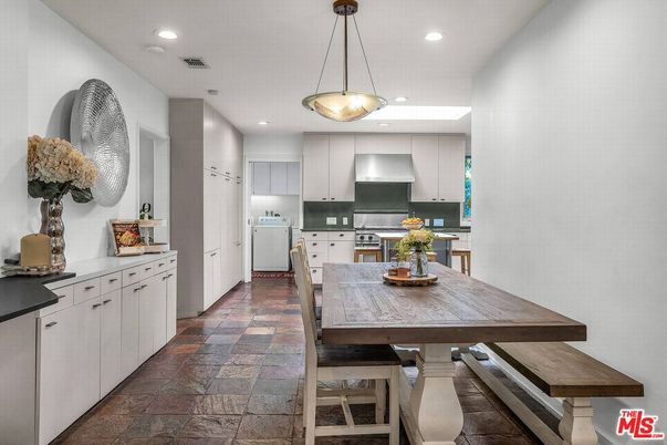 Dining room, Interior, Kitchen, Pendant Lights, Recessed Lighting, Stainless Steel Appliances