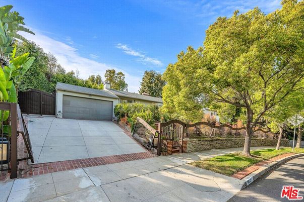 Backyard, Detached Garage, Exterior