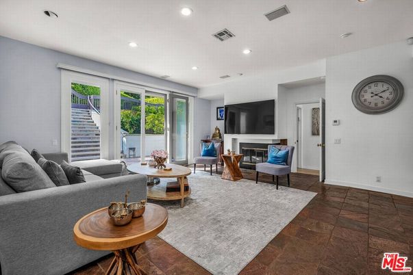 Fireplace, Interior, Living room, Recessed Lighting