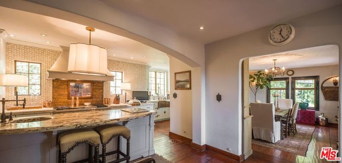 Chandelier, Dining room, Interior, Kitchen, Pendant Lights, Recessed Lighting, Wood Texture Flooring
