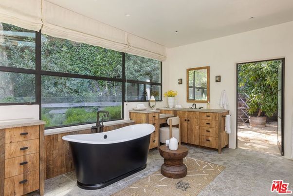 Bathroom, Dual Sink Vanities, Free Standing Baths, Interior, Recessed Lighting