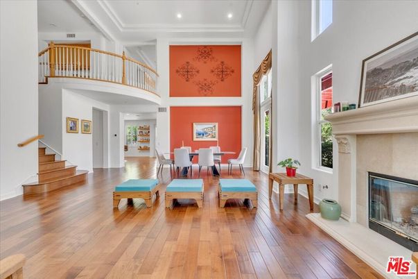 Dining room, Fireplace, Interior, Recessed Lighting, Wood Texture Flooring