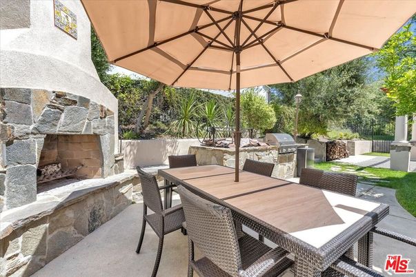 Exterior, Fireplace