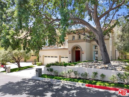 Attached, Exterior, Facade, Mediterranean