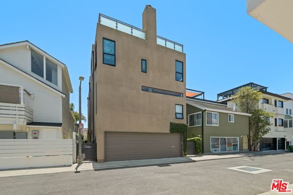 Attached, Exterior, Facade, Rowhouse