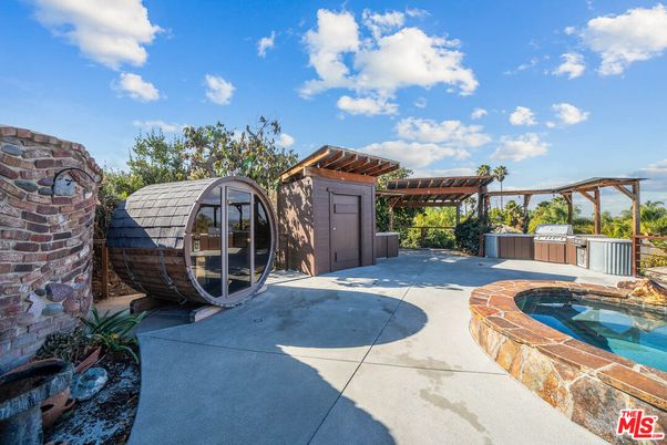 Exterior, Hot Tub, Pool