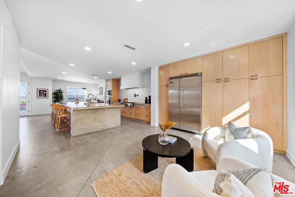 Dining room, Interior, Kitchen, Recessed Lighting, Stainless Steel Appliances