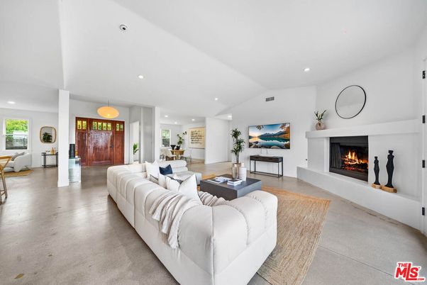 Fireplace, Interior, Living room, Pendant Lights, Recessed Lighting