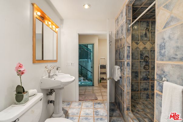 Bathroom, Interior, Recessed Lighting