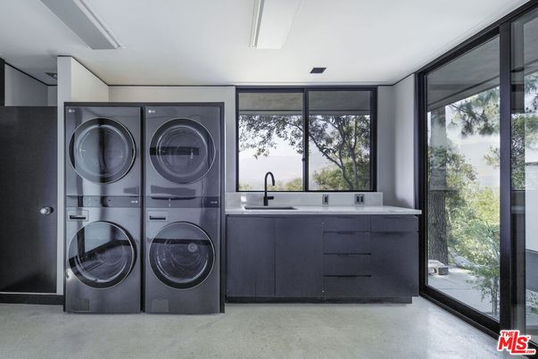 Interior, Kitchen, Recessed Lighting, Washer