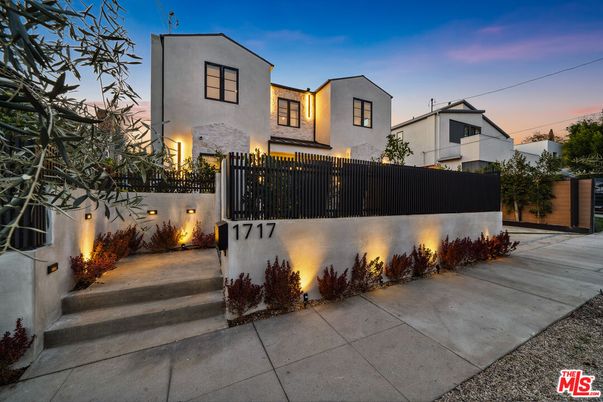 Exterior, Facade, Spanish Mediterranean