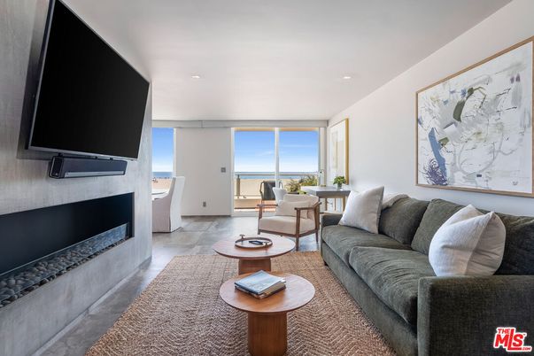 Fireplace, Interior, Living room, Recessed Lighting, Water