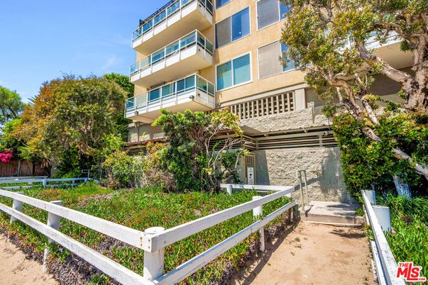 Backyard, Exterior, Facade, Condo Building