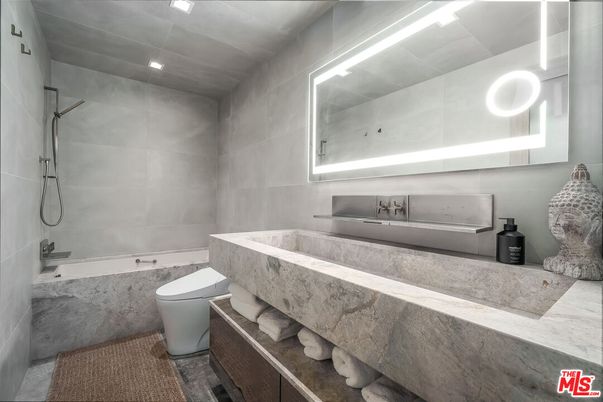 Bathroom, Interior, Recessed Lighting