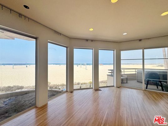 Interior, Recessed Lighting, Water, Wood Texture Flooring