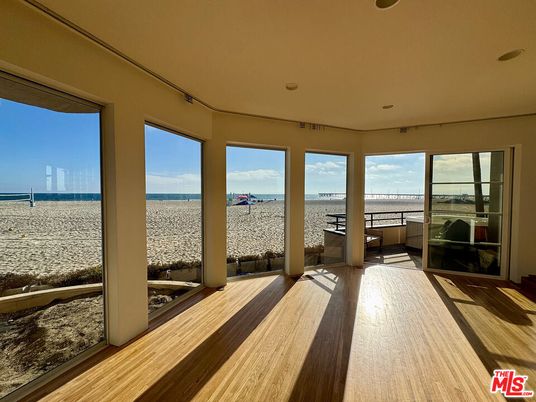 Interior, Recessed Lighting, Water, Wood Texture Flooring