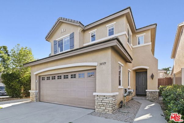 Attached, Exterior, Facade, Mediterranean