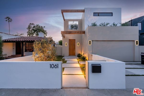 Attached, Exterior, Facade, Modern