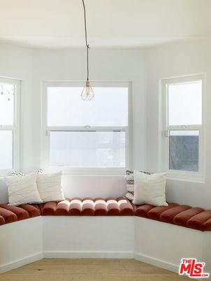 Interior, Pendant Lights, Wood Texture Flooring