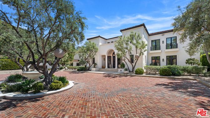 Backyard, Exterior, Facade, Mediterranean