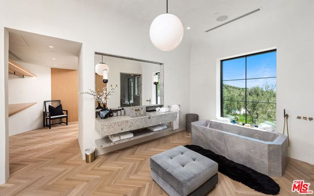 Bathroom, Interior, Pendant Lights, Recessed Lighting, Wood Texture Flooring
