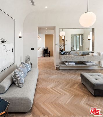 Interior, Living room, Pendant Lights, Recessed Lighting, Wood Texture Flooring