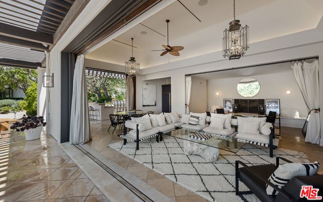 Dining room, Interior, Living room, Pendant Lights, Recessed Lighting