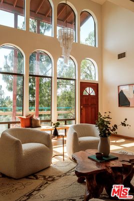 Chandelier, Interior, Living room