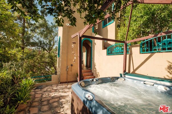 Exterior, Hot Tub