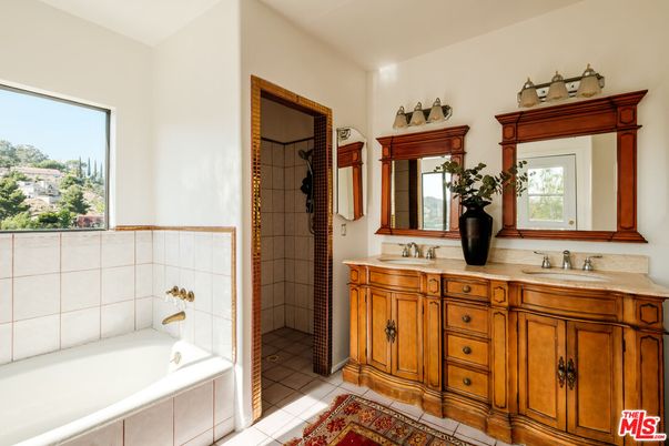 Bathroom, Dual Sink Vanities, Interior