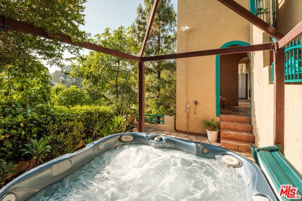Exterior, Hot Tub