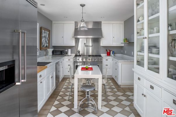 Dining room, Interior, Kitchen, Pendant Lights, Recessed Lighting, Stainless Steel Appliances