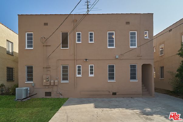 Exterior, Facade, Rowhouse