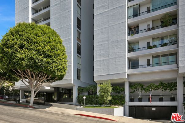 Exterior, Facade, Condo Building