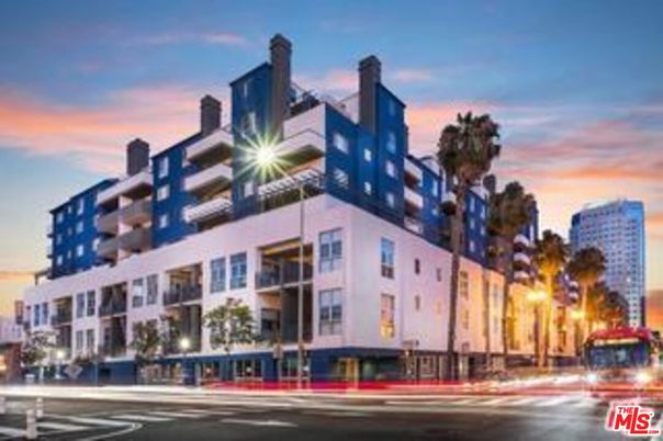 Exterior, Facade, Condo Building
